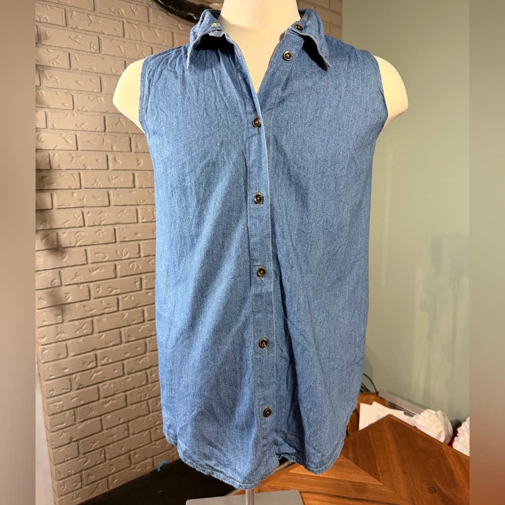 Vintage Lantana Chambray Sleeveless Shirt Made in Canada Removable Collar Vest